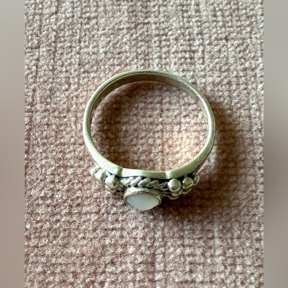 Sterling Silver Boho Ring w/ White Cabochon – Size 5.5 - Picture 6 of 6